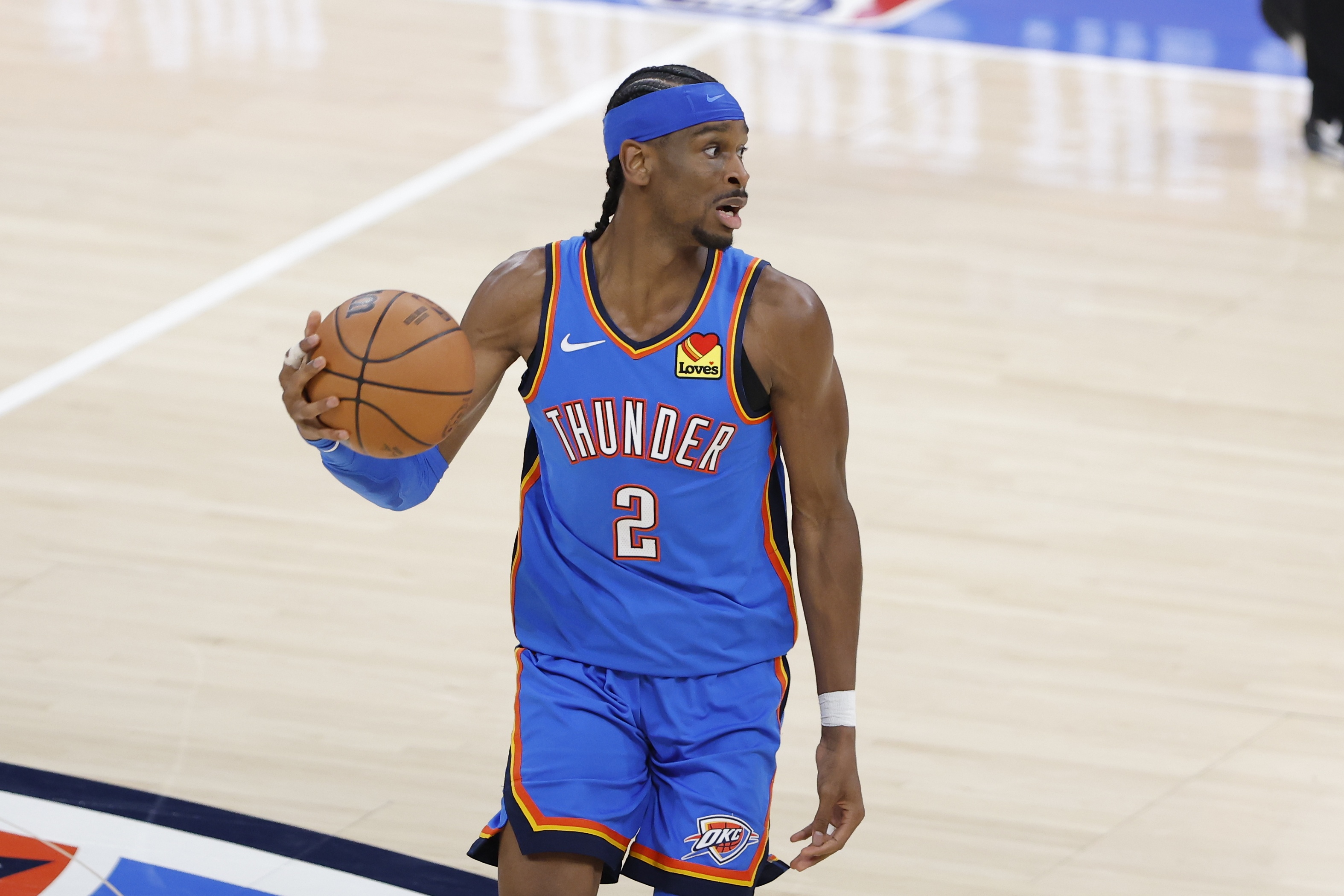 开云体育下载-追梦：亚历山大的特点是非常滑溜 只要有一点空隙他就钻过去了