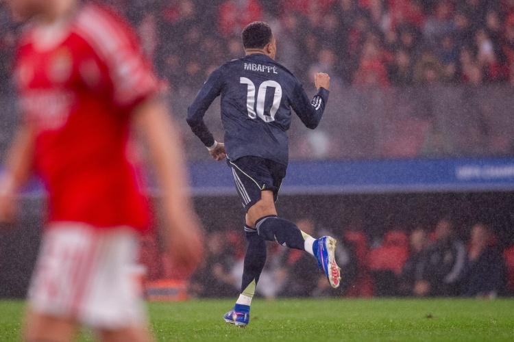 开云体育官网-太阳报：姆巴佩在西班牙一家社区驾校考驾照，教练是马竞球迷