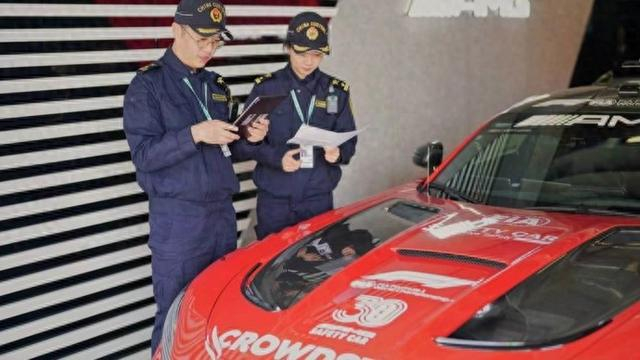 开云体育网址-极限5天！F1赛车“跳”下飞机直冲赛道，上海海关这波操作太硬核|赛事|物资|车迷_新浪体育_新浪新闻