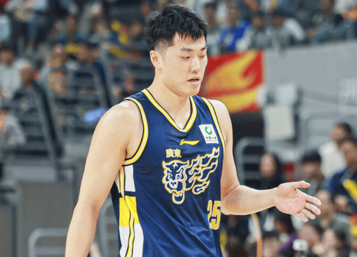 开云体育下载-21分钟得3分，场均1.7分1.1板，球迷：只要你上就知道杜锋不想赢